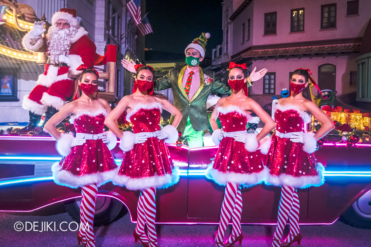 Universal Studios Singapore Its Showtime Premium Christmas Experience Parade Characters Send Off Santa Mr Christmas and Santarinas