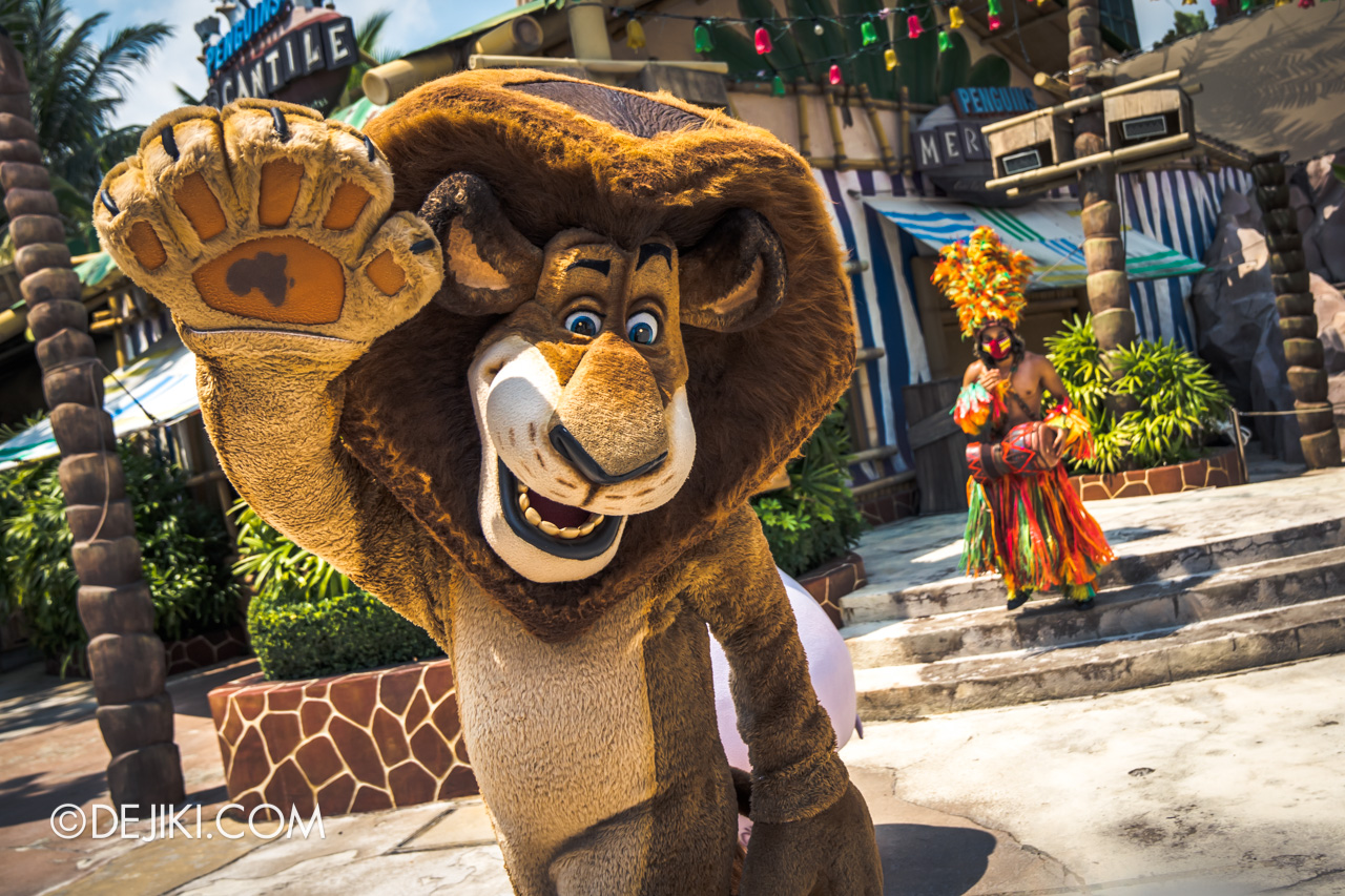 Universal Studios Singapore Madagascar Farewell One Last Boogie Move it Move it Meet and Greet Alex waves goodbye