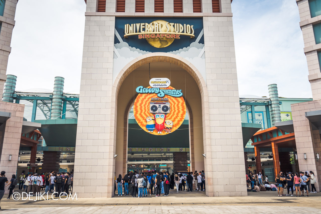 Universal Studios Singapore Groovy Summer 2022 Park Decor Entrance Arch