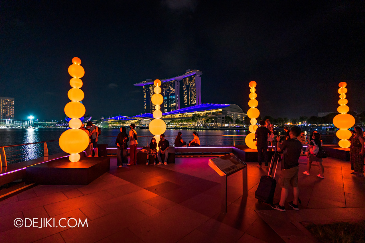 i Light Singapore 2022 10 Shish ka buoy orange Marina Bay Waterfront Promenade