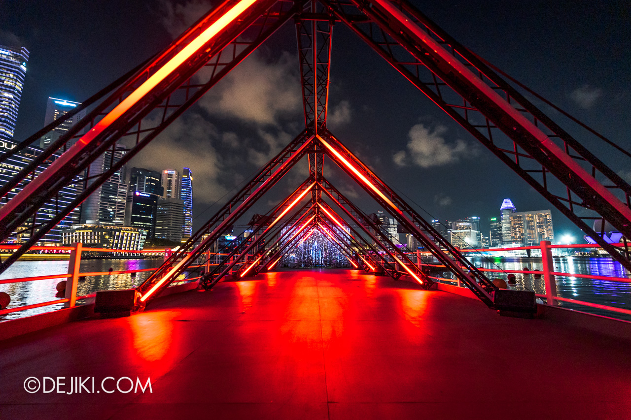 i Light Singapore 2022 Lightwave Isle of Light empowered by OPPO Through the Unknown red