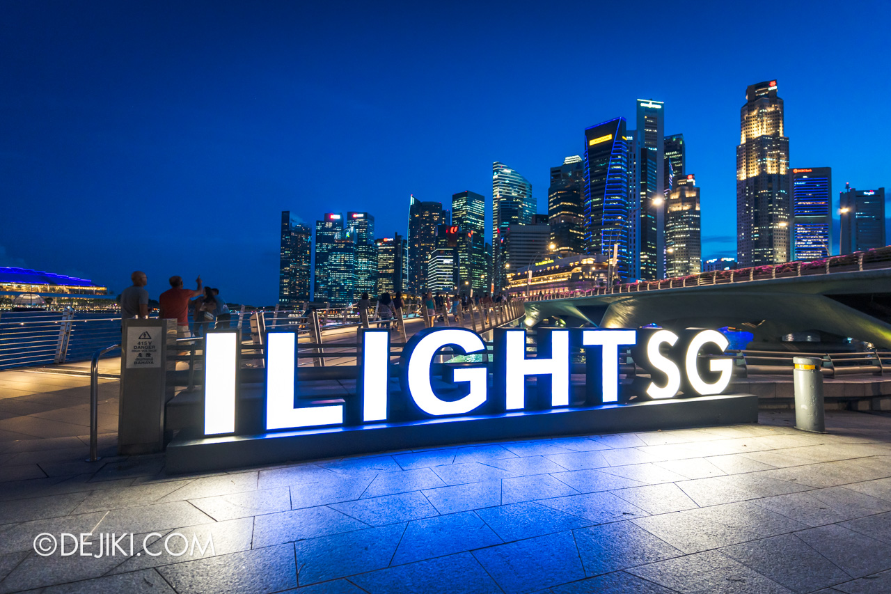 i Light Singapore 2022 iLightSG sign at Marina Bay area