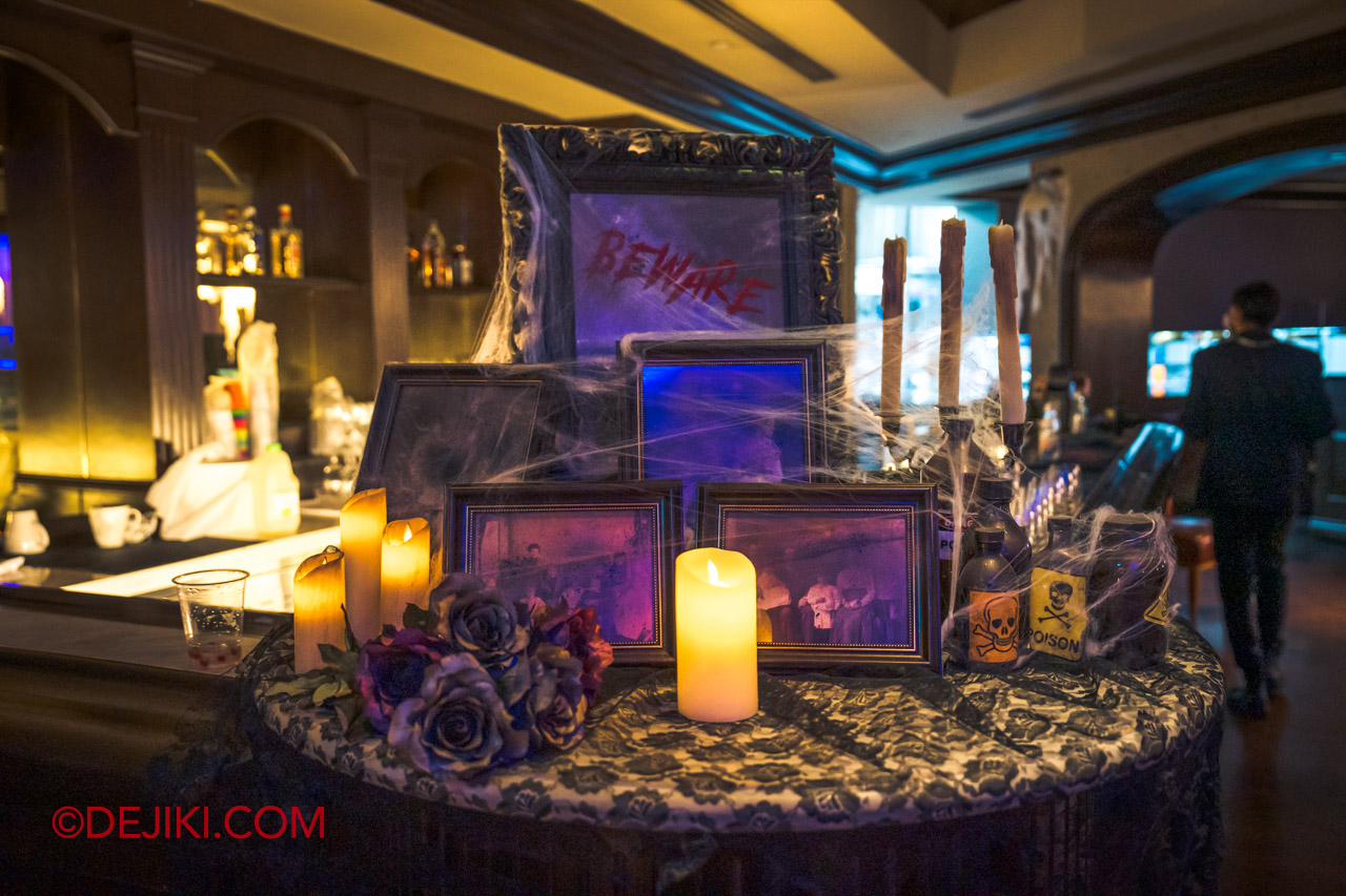 USS Halloween Horror Nights 10 DIE ning with the Dead restaurant decor table