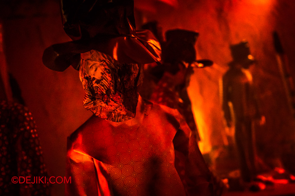 USS Halloween Horror Nights 10 Haunted House Killustrator The Final Chapter 4 Hell House burnt paper effigy