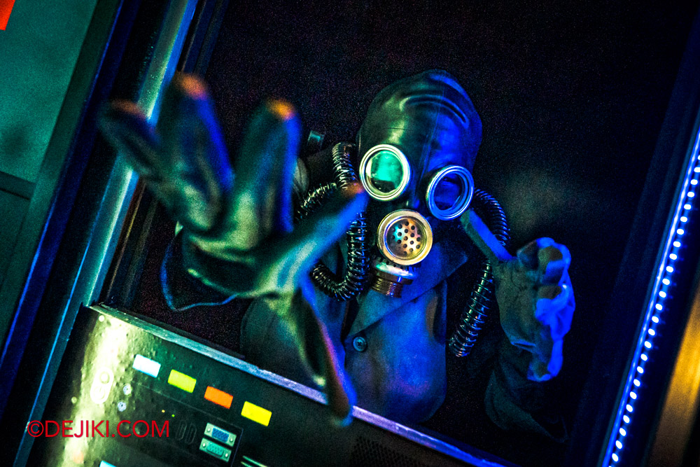 USS Halloween Horror Nights 10 Haunted House Operation Dead Force 2 the lab gas mask