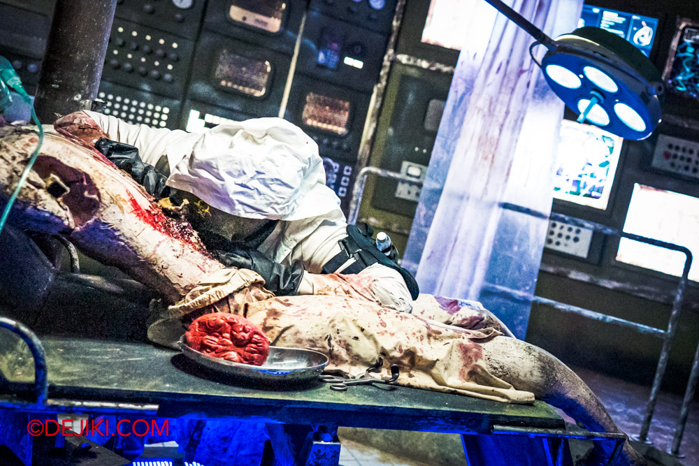 USS Halloween Horror Nights 10 Haunted House Operation Dead Force 6 surgeon zombie eating