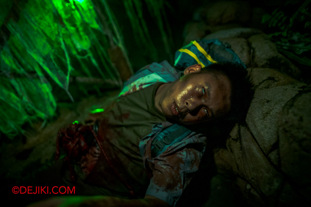 USS Halloween Horror Nights 10 Scare Zone The Hunt for Pontianak 6 green veils attacked camper