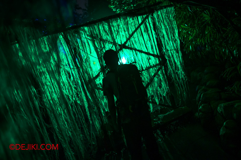 USS Halloween Horror Nights 10 Scare Zone The Hunt for Pontianak 6 green veils camper lost