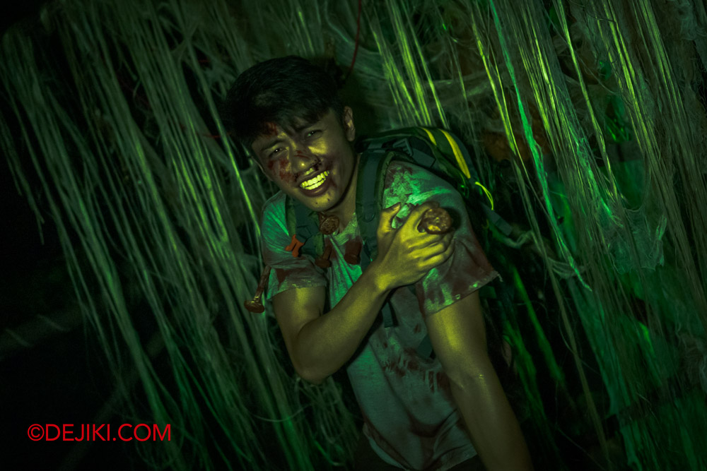 USS Halloween Horror Nights 10 Scare Zone The Hunt for Pontianak 6 green veils camper nailed