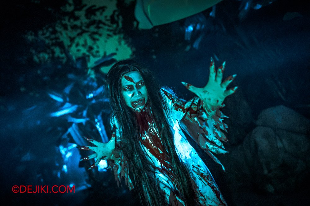 USS Halloween Horror Nights 10 Scare Zone The Hunt for Pontianak 8 tree jumpscares 3