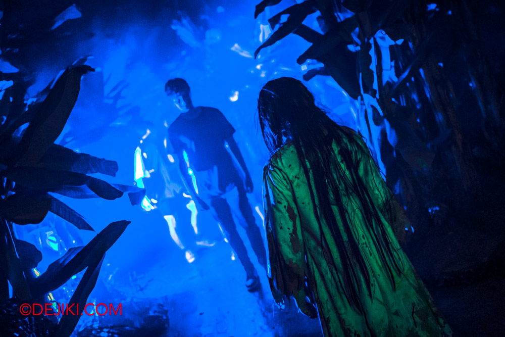 USS Halloween Horror Nights 10 Scare Zone The Hunt for Pontianak 9 lingering ghost blocking