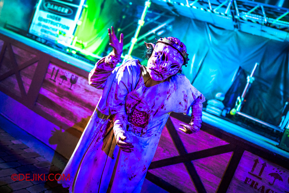 Universal Studios Japan Halloween Horror Nights 2022 Scare Zone Street Zombies Circus Freaks 4