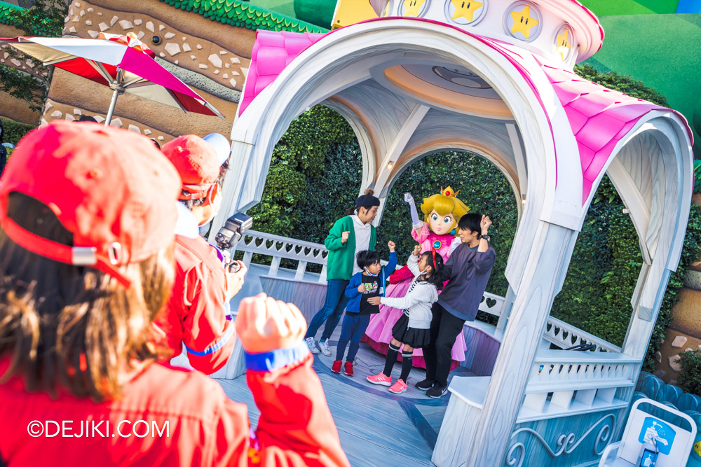 Universal Studios Japan Super Nintendo World Guide Character Meet and Greet Princess Peach