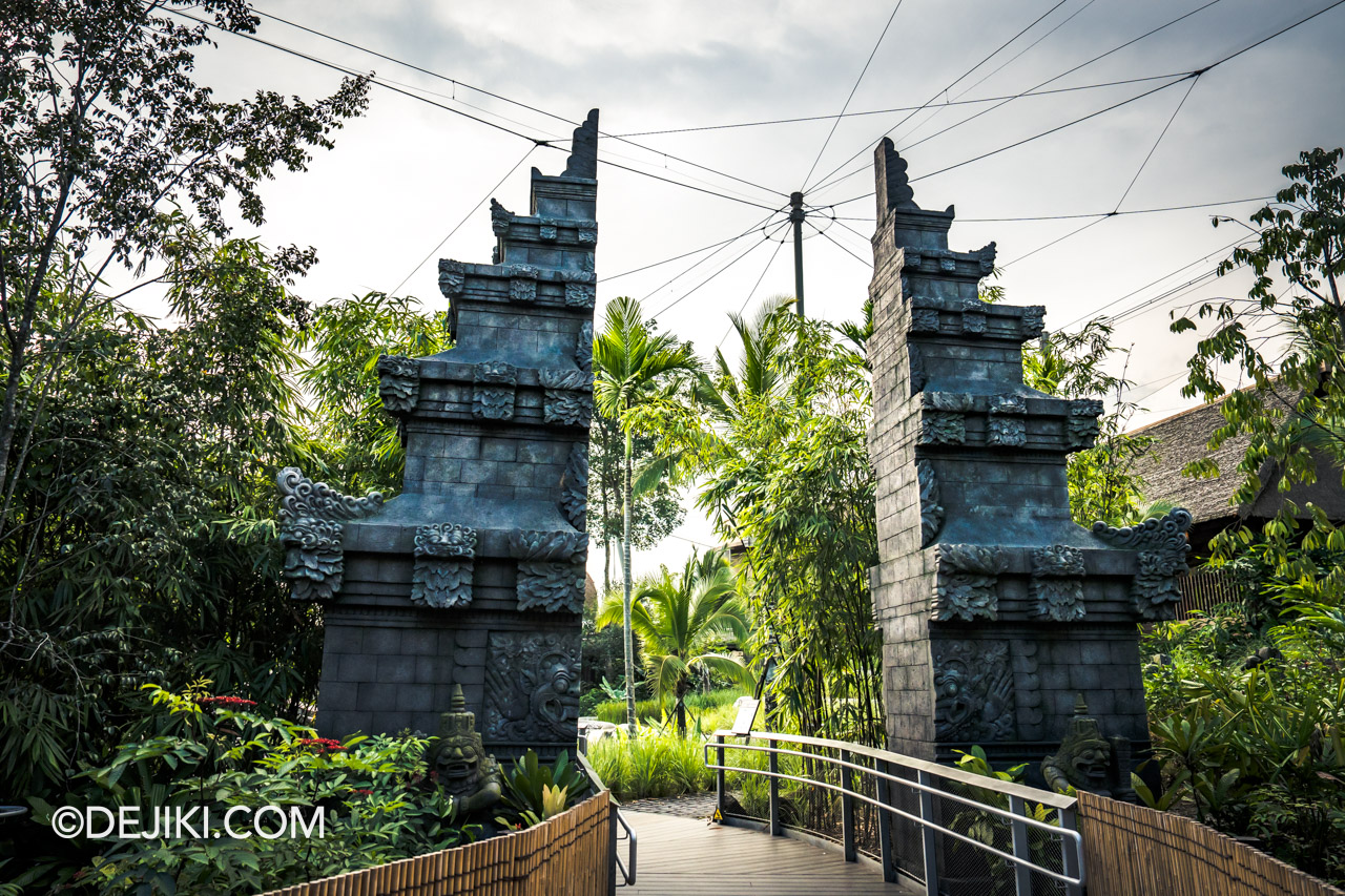 Bird Paradise Singapore Wings of Asia bali gates of heaven replica