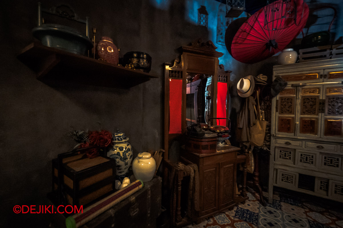 USS Halloween Horror Nights 11 BTS Media Preview Rebirth of the Matriarch Collector's Room