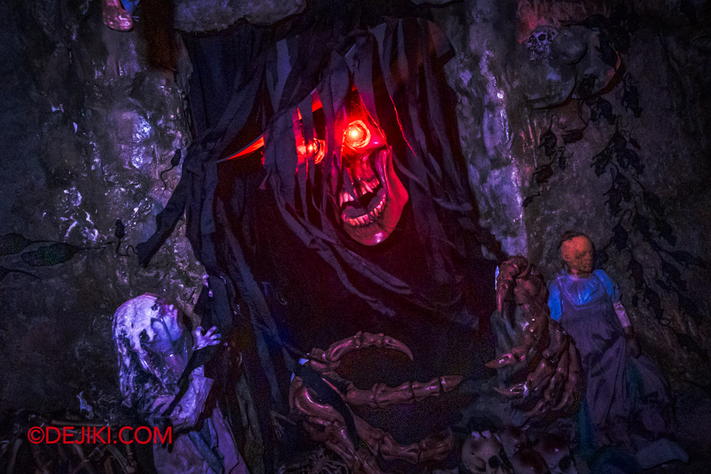 USS Halloween Horror Nights 11 Mega Review by Dejiki Grimm Encounters 6 Finale