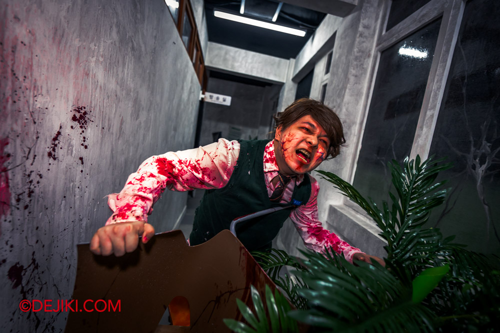 USS Halloween Horror Nights 11 Haunted Houses Feature by Dejiki All of Us Are Dead 2 Hong Dae Won Red Cone Foot student