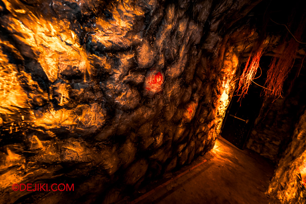 USS Halloween Horror Nights 11 Haunted Houses Feature by Dejiki DIYU Descent Into Hell 1 Cave Passage Entrance