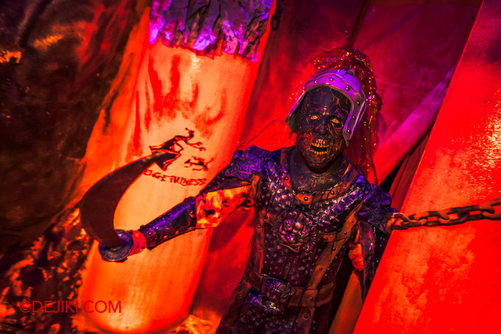 USS Halloween Horror Nights 11 Haunted Houses Feature by Dejiki DIYU Descent Into Hell 12 Hell of Fire Guard