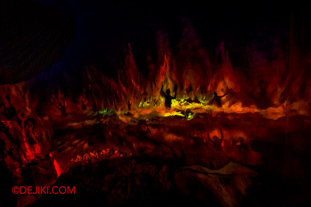 USS Halloween Horror Nights 11 Haunted Houses Feature by Dejiki DIYU Descent Into Hell 13 Hell of Fire landscape UV effect