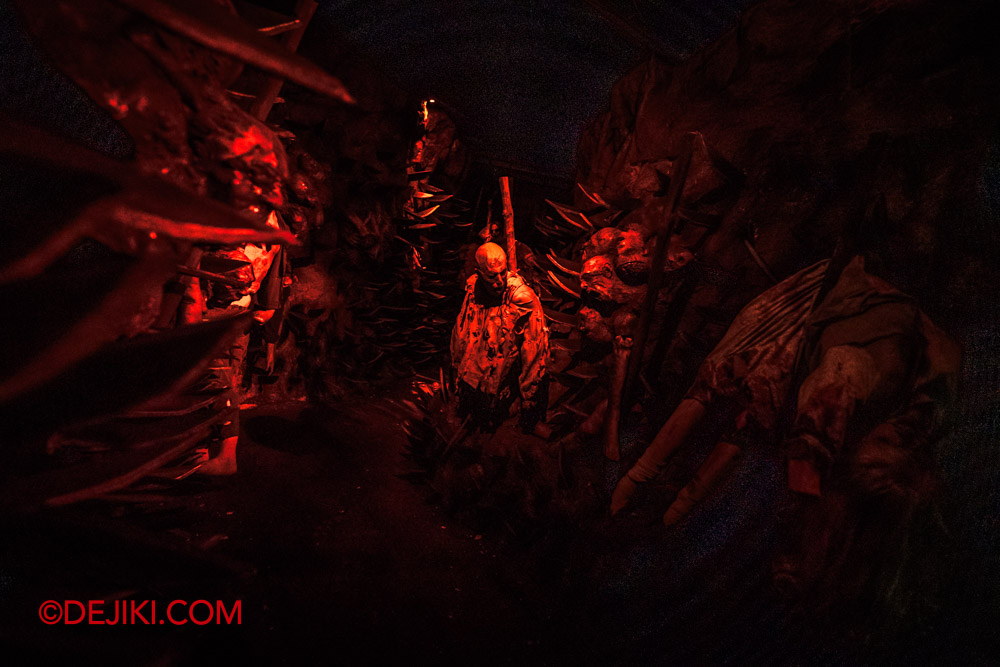 USS Halloween Horror Nights 11 Haunted Houses Feature by Dejiki DIYU Descent Into Hell 15 Hell of Blades and Dismemberment