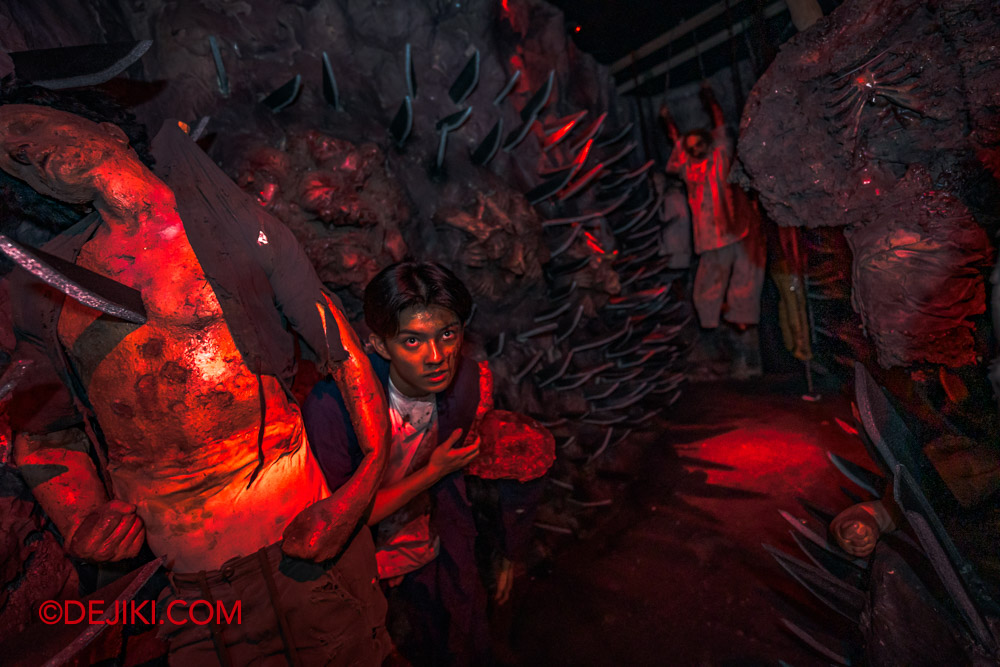 USS Halloween Horror Nights 11 Haunted Houses Feature by Dejiki DIYU Descent Into Hell 16 Hell of Blade Dismemberment Victim