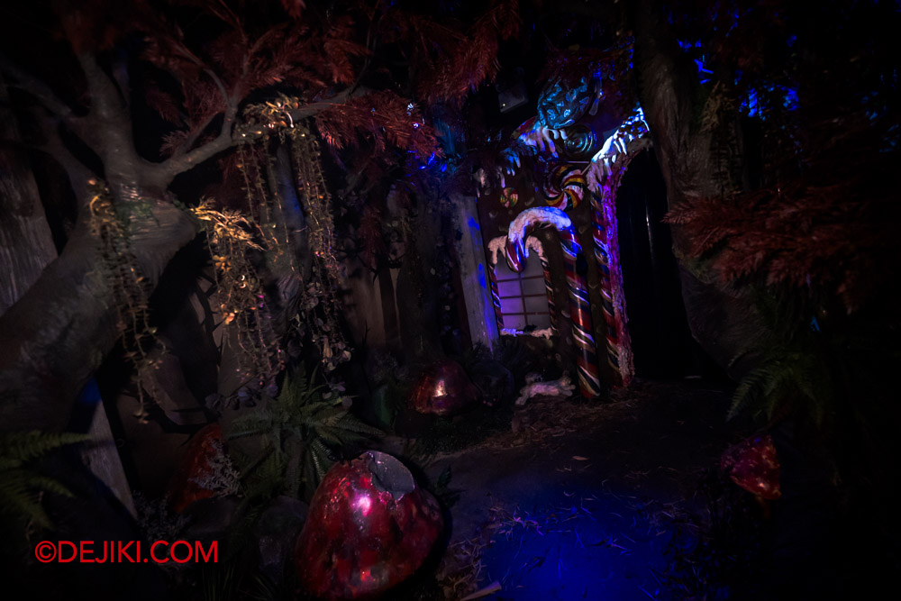 USS Halloween Horror Nights 11 Haunted Houses Feature by Dejiki Grimm Encounters 2 portal forest