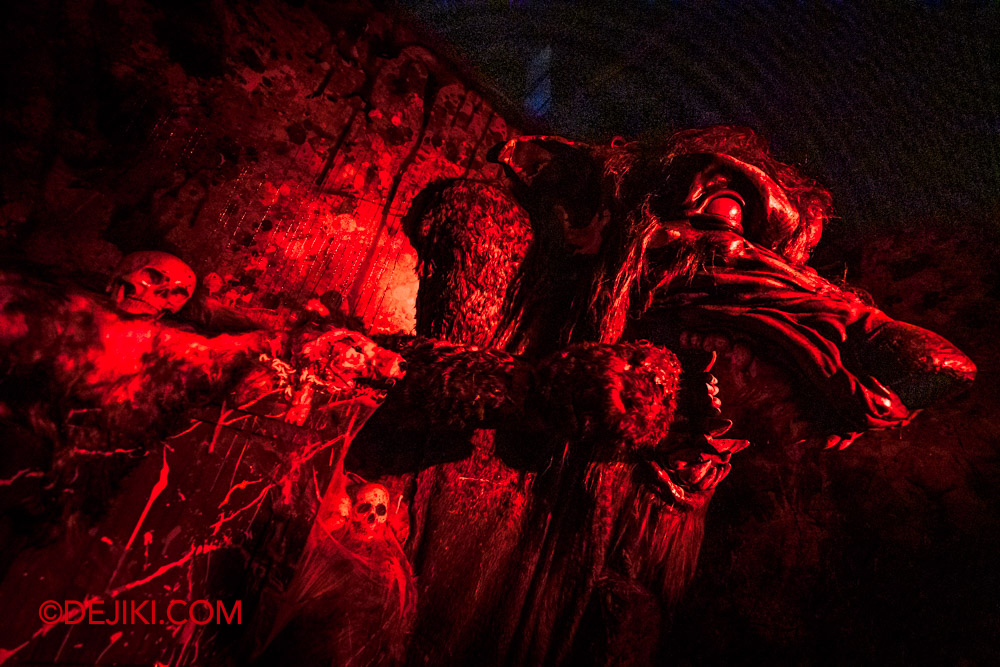 USS Halloween Horror Nights 11 Haunted Houses Feature by Dejiki Grimm Encounters 5 Red Riding Hood wolf