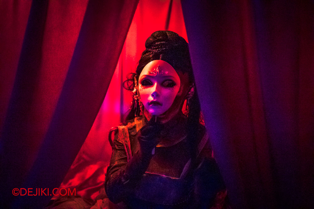 USS Halloween Horror Nights 11 Scare Zones Feature by Dejiki Dead Mans Wharf Zone 7 Vice is Nice Courtesan closeup
