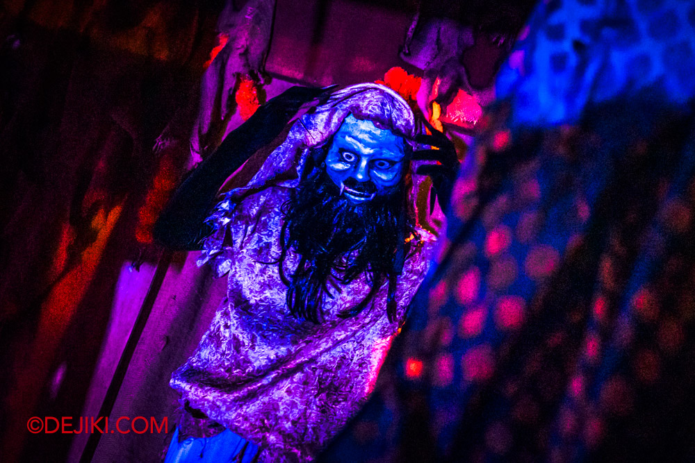USS Halloween Horror Nights 11 Scare Zones Feature by Dejiki The Cursed Kiramam 3 ghost among the drapes