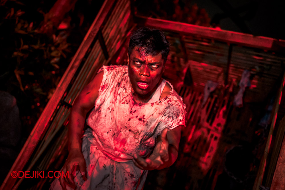 USS Halloween Horror Nights 11 Scare Zones Feature by Dejiki The Cursed Kiramam 6 escaped slave from cage