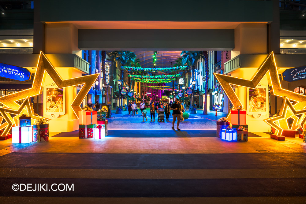 Universal Studios Singapore A Universal Christmas Event Park Update 5 Night Lights Decor Hollywood 1