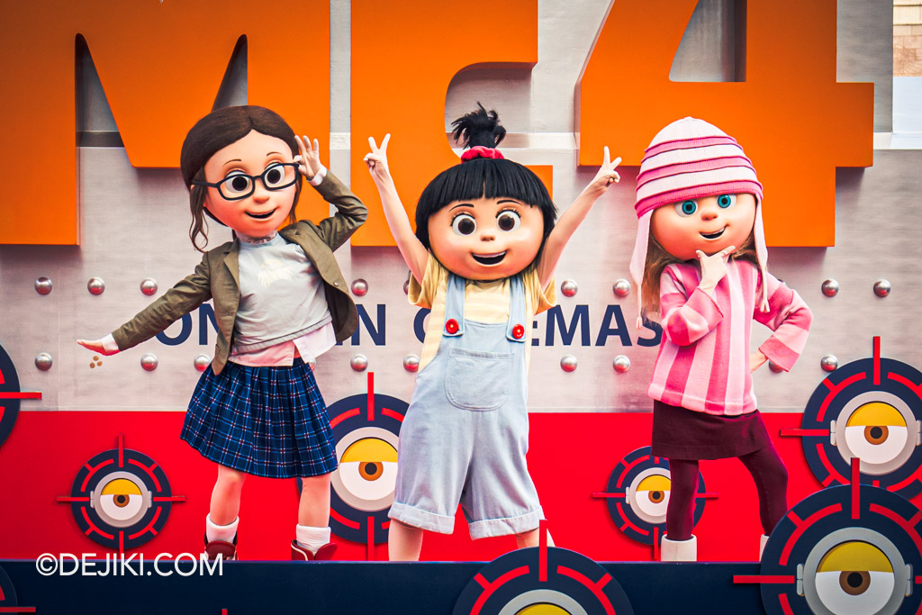 Universal Studios Singapore Mega Despicable Summer 2024 event Gru Family Meet and Greet Gru Girls with Agnes Margo Edith entrance pose