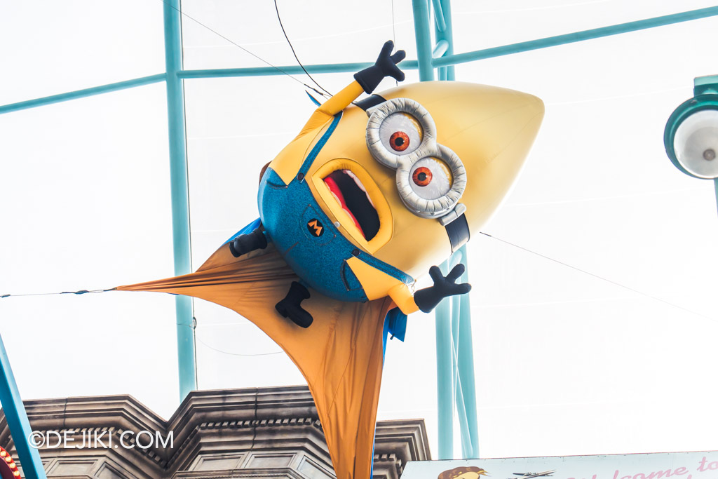 Universal Studios Singapore Mega Despicable Summer 2024 event New York street MEGA Minion inflatables 2 MEGA Gus flying