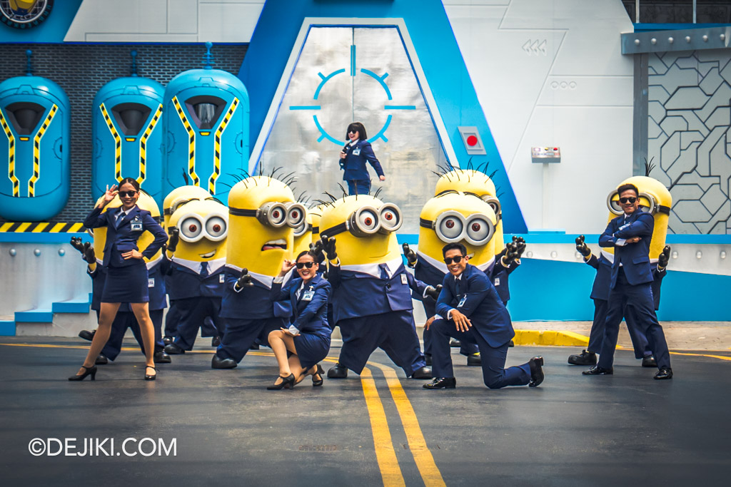 Universal Studios Singapore Mega Despicable Summer 2024 event New York street Minionvasion Show 4 finale blocking