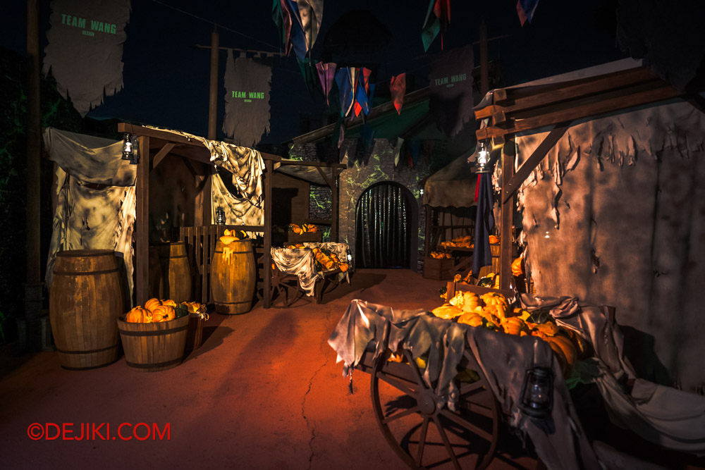 USS Halloween Horror Nights 12 Review by Dejiki Haunted House Under The Castle by TEAM WANG design 1 entrance