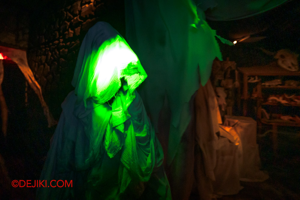 USS Halloween Horror Nights 12 Review by Dejiki Haunted House Under The Castle by TEAM WANG design 4 Spookie