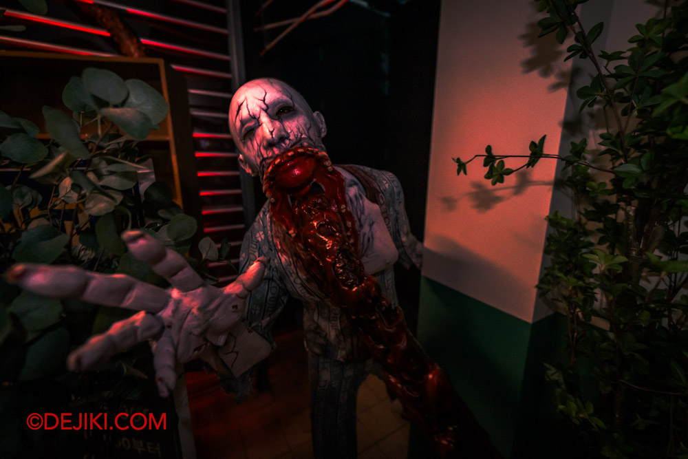 USS Halloween Horror Nights 12 Review by Dejiki Haunted Sweet Home 2 Tongue Monster