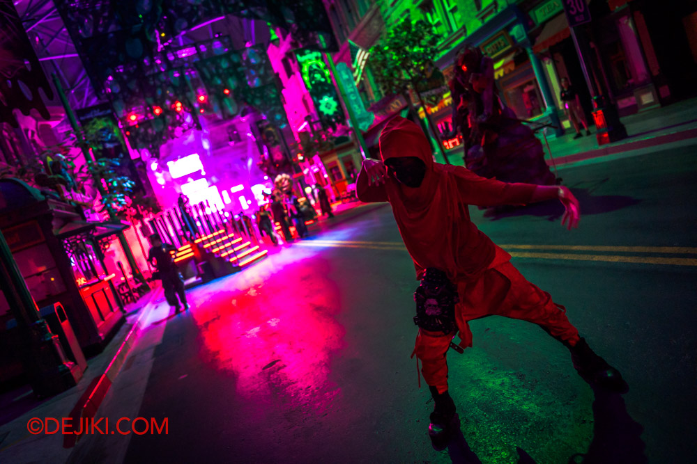 USS Halloween Horror Nights 12 Review by Dejiki Scare Zone Nether land Street atmosphere