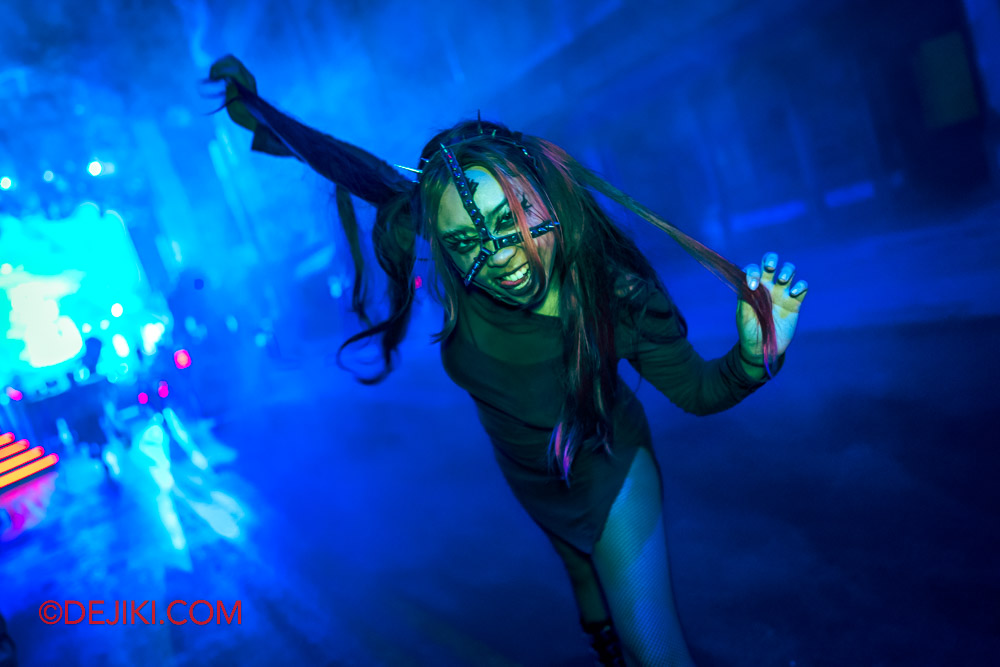 USS Halloween Horror Nights 12 Review by Dejiki Scare Zone Netherland Raver 1