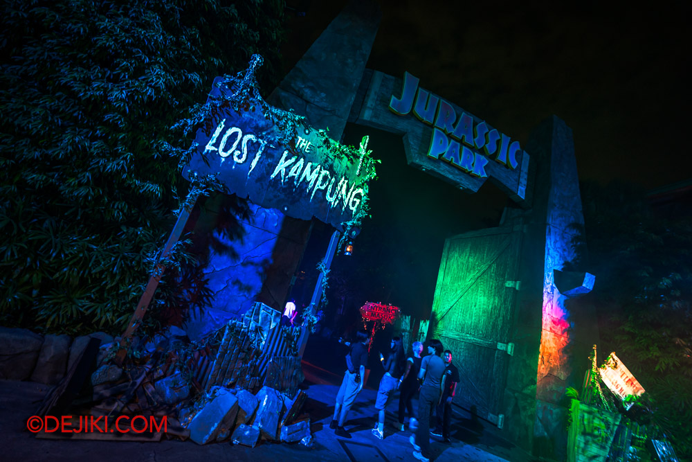 USS Halloween Horror Nights 12 Review by Dejiki Scare Zone The Lost Kampung entrance