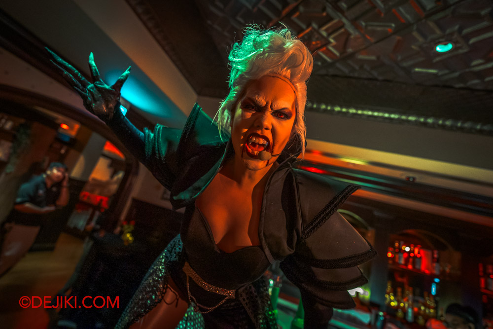 USS Halloween Horror Nights 12 Review by Dejiki Special Experience Viper Lounge Queen Vampire