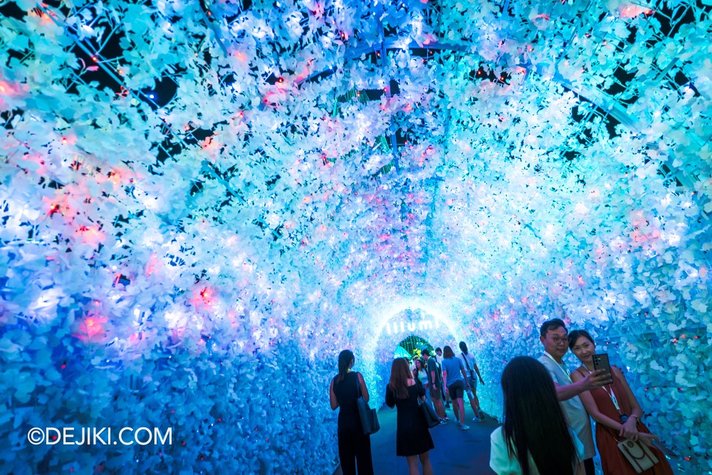 illumi Singapore light experience at Marina Bay illumi 05 Tunnel of Colours 1 blue