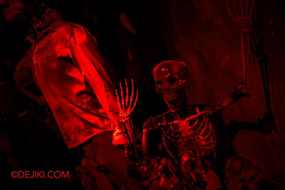 USS Halloween Horror Nights 12 Dejiki Review Haunted House walkthrough Singapore's Most Haunted The Killings 15 The Sunken Abyss Skeleton