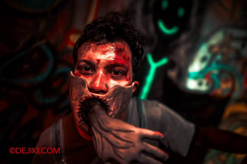 USS Halloween Horror Nights 12 Dejiki Review Haunted House walkthrough Singapore's Most Haunted The Killings 5 graffiti Wall Ghost