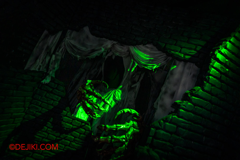 USS Halloween Horror Nights 12 Dejiki Review Haunted House walkthrough Under The Castle by TEAM WANG design 15 Finale Spookie