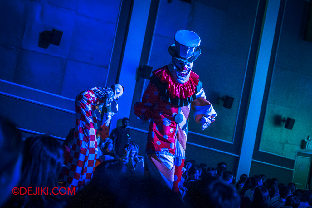 USS Halloween Horror Nights 12 Review by Dejiki Dark Dreams Show 5 Clowns 1 Walking in