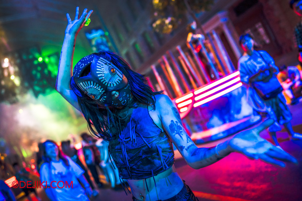 USS Halloween Horror Nights 12 Review by Dejiki Scare Zone Nether Land Under Raver Fans Bejeweled Eye Mask dancer