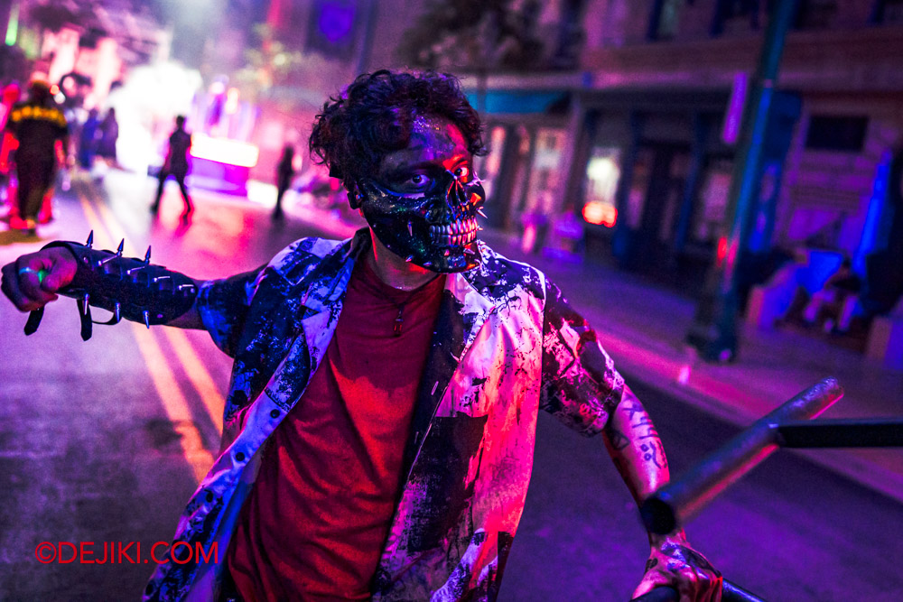 USS Halloween Horror Nights 12 Review by Dejiki Scare Zone Nether Land Under Raver half skull mask blood dancer