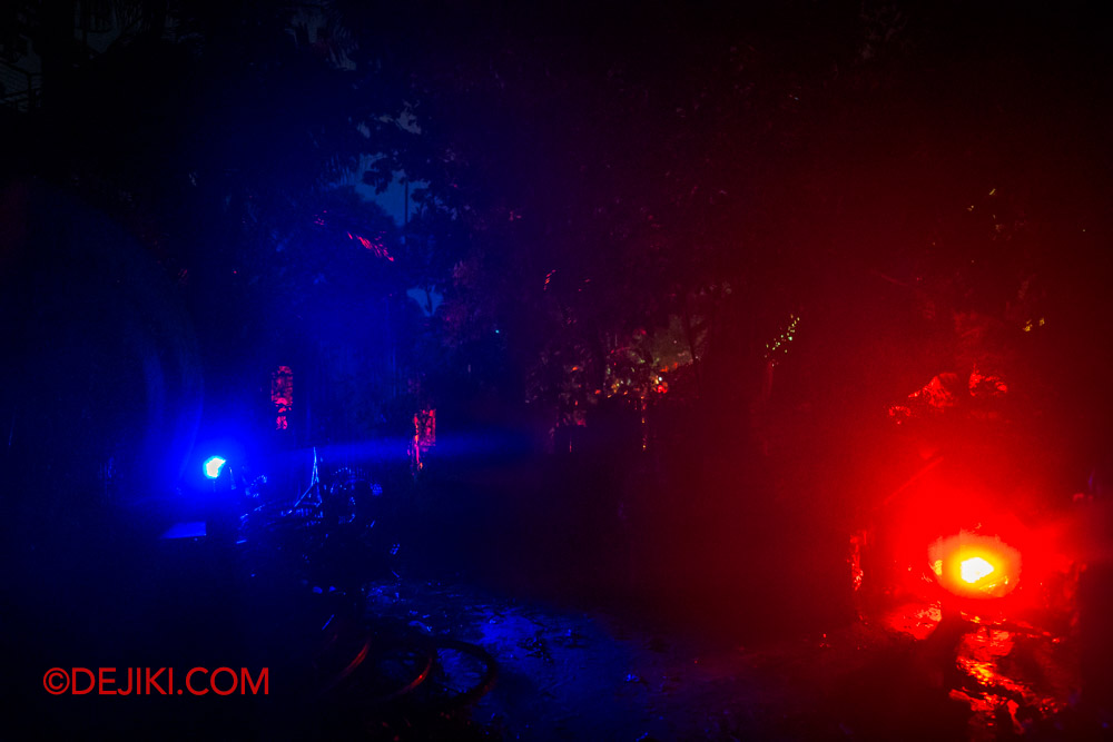 USS Halloween Horror Nights 12 Review by Dejiki Scare Zone The Lost Kampung 10 Phantoms Pathway